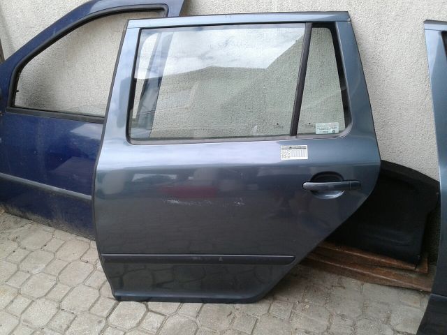 bontott SKODA OCTAVIA II Bal hátsó Ajtó (Részeivel)