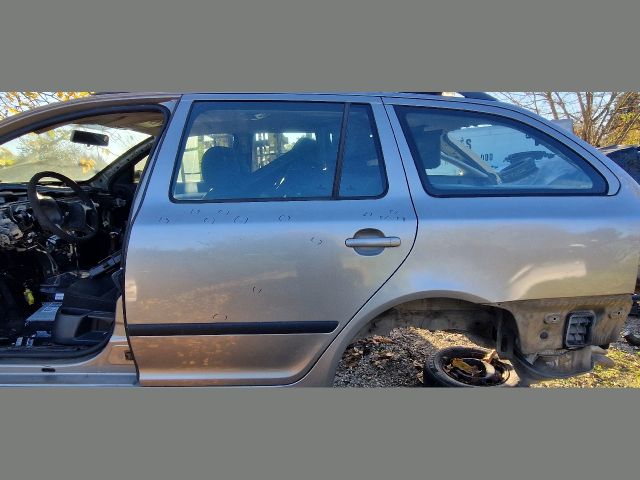 bontott SKODA OCTAVIA II Bal hátsó Ajtó (Részeivel)