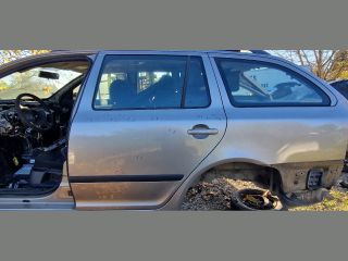 bontott SKODA OCTAVIA II Bal hátsó Ajtó (Részeivel)