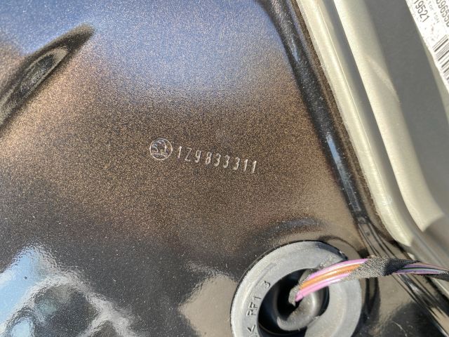 bontott SKODA OCTAVIA II Bal hátsó Ajtó (Részeivel)