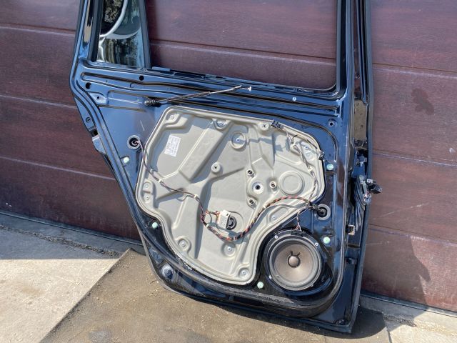 bontott SKODA OCTAVIA II Bal hátsó Ajtó (Részeivel)