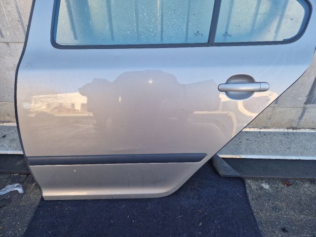 bontott SKODA OCTAVIA II Bal hátsó Ajtó (Részeivel)
