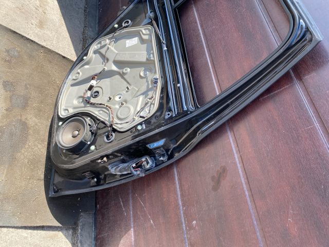 bontott SKODA OCTAVIA II Bal hátsó Ajtó (Részeivel)