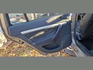 bontott SKODA OCTAVIA II Bal hátsó Ajtó (Részeivel)