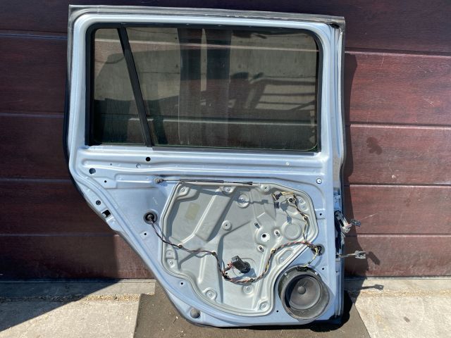 bontott SKODA OCTAVIA II Bal hátsó Ajtó (Részeivel)