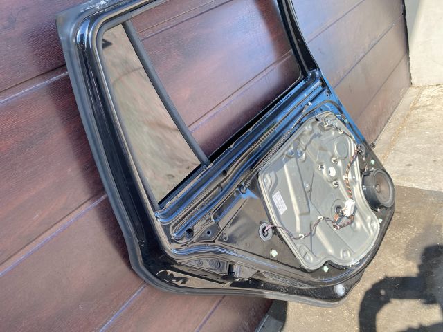 bontott SKODA OCTAVIA II Bal hátsó Ajtó (Részeivel)