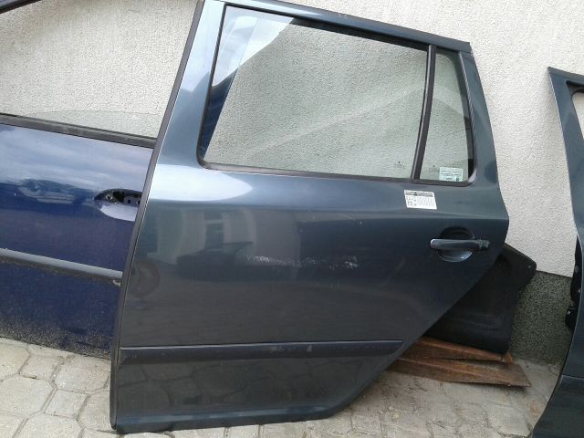bontott SKODA OCTAVIA II Bal hátsó Ajtó (Részeivel)