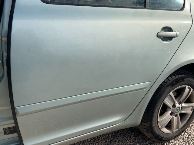 bontott SKODA OCTAVIA II Bal hátsó Ajtó (Üres lemez)