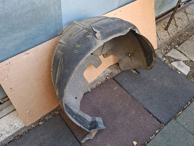 bontott SKODA OCTAVIA II Bal hátsó Dobbetét (Kerékjárati, Műanyag)