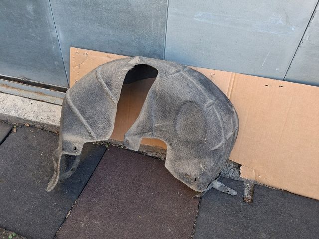 bontott SKODA OCTAVIA II Bal hátsó Dobbetét (Kerékjárati, Műanyag)