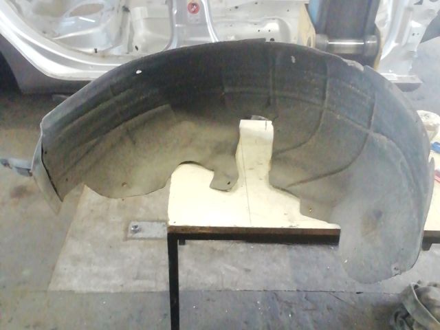 bontott SKODA OCTAVIA II Bal hátsó Dobbetét (Kerékjárati, Műanyag)