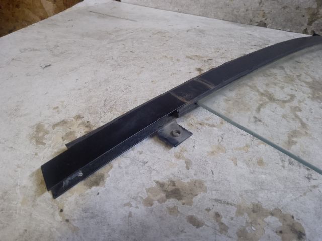 bontott SKODA OCTAVIA II Bal hátsó Fixüveg (Ajtóban)