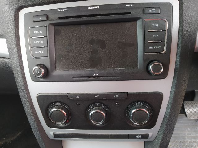 bontott SKODA OCTAVIA II Bal hátsó Fixüveg (Ajtóban)