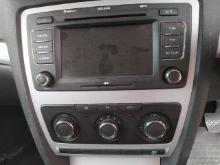 bontott SKODA OCTAVIA II Bal hátsó Fixüveg (Ajtóban)