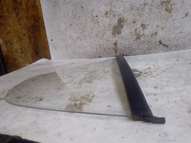 bontott SKODA OCTAVIA II Bal hátsó Fixüveg (Ajtóban)