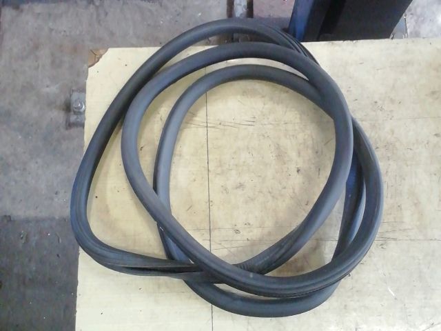 bontott SKODA OCTAVIA II Bal hátsó Gumikéder