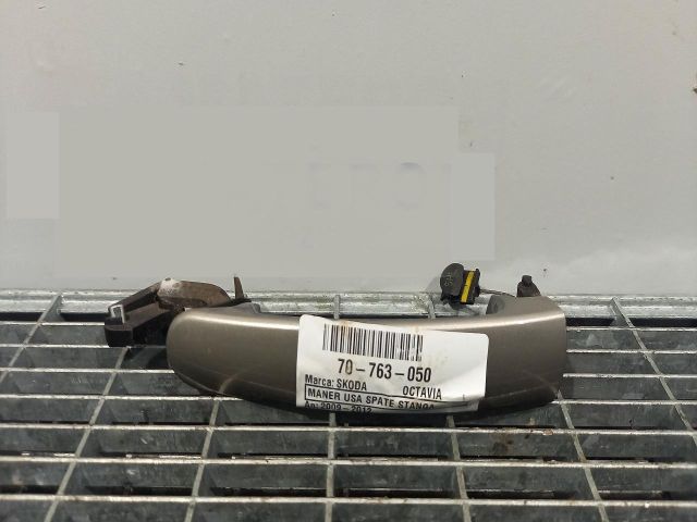 bontott SKODA OCTAVIA II Bal hátsó Külső Kilincs