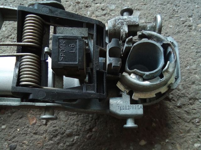 bontott SKODA OCTAVIA II Bal hátsó Külső Kilincsfészek