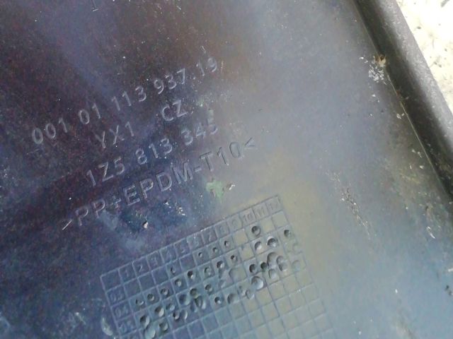 bontott SKODA OCTAVIA II Bal Hátsó Lámpa Bajusz Díszléc