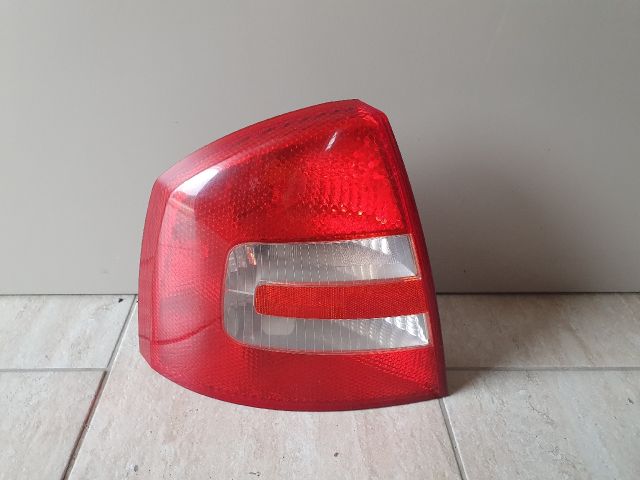 bontott SKODA OCTAVIA II Bal Hátsó Lámpa