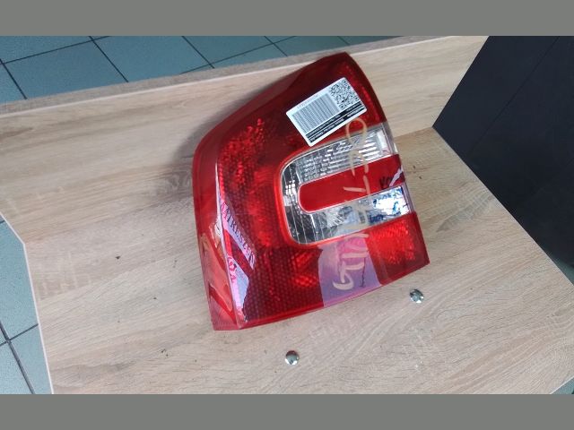 bontott SKODA OCTAVIA II Bal Hátsó Lámpa