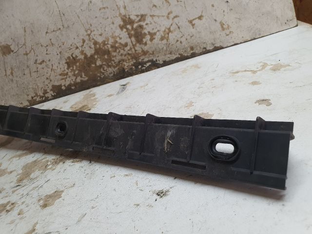 bontott SKODA OCTAVIA II Bal hátsó Lökhárító Tartó (Műanyag)