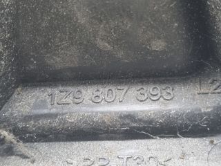 bontott SKODA OCTAVIA II Bal hátsó Lökhárító Tartó (Műanyag)