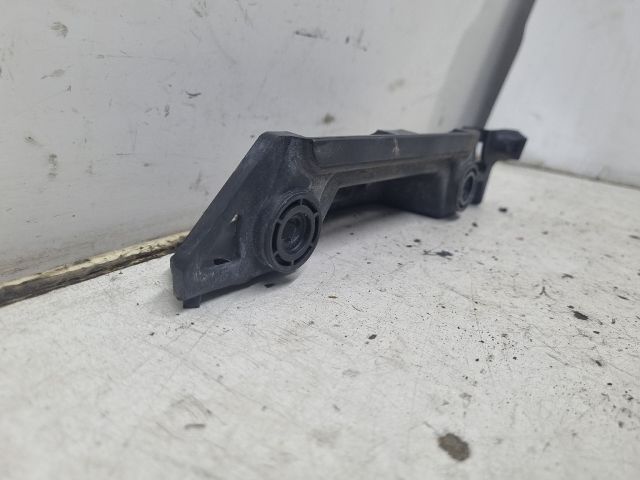 bontott SKODA OCTAVIA II Bal hátsó Lökhárító Tartó (Műanyag)