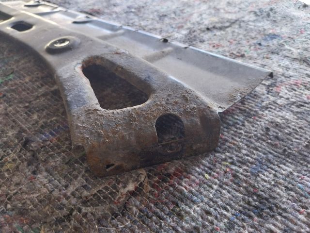 bontott SKODA OCTAVIA II Bal hátsó Oldal Lökhárító Tartó (Műanyag)