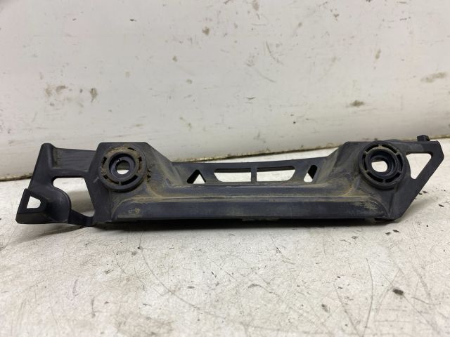 bontott SKODA OCTAVIA II Bal hátsó Oldal Lökhárító Tartó (Műanyag)