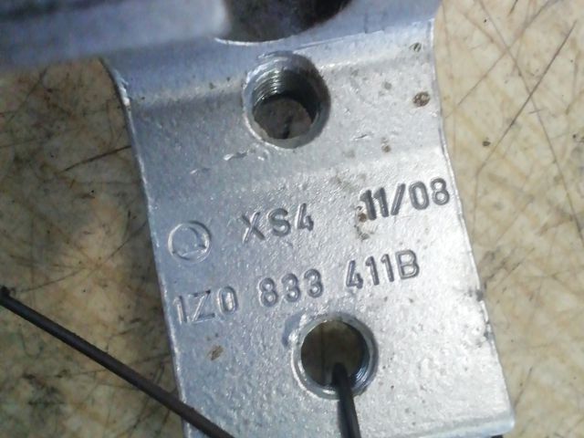 bontott SKODA OCTAVIA II Bal hátsó Zsanér