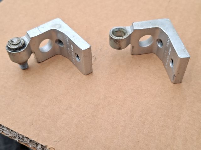 bontott SKODA OCTAVIA II Bal hátsó Zsanér