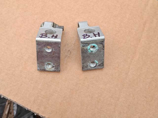 bontott SKODA OCTAVIA II Bal hátsó Zsanér