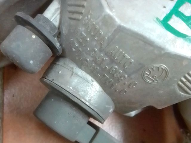 bontott SKODA OCTAVIA II Bal Ködfényszóró