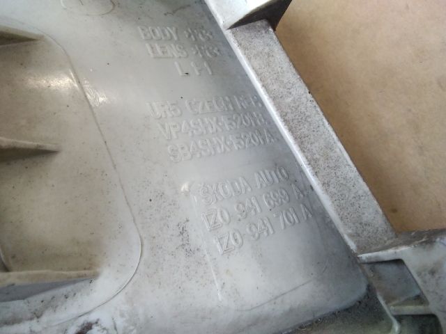 bontott SKODA OCTAVIA II Bal Ködfényszóró