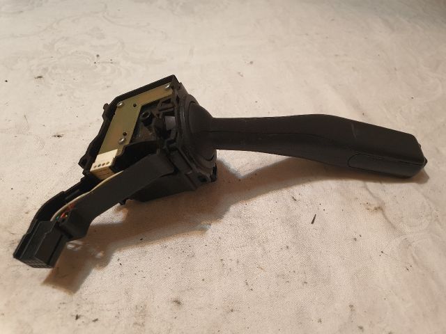 bontott SKODA OCTAVIA II Bal Kormánykapcsoló Irányjelző (Tempomatos)