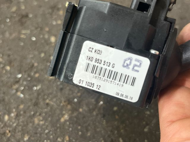 bontott SKODA OCTAVIA II Bal Kormánykapcsoló Irányjelző (Tempomatos)