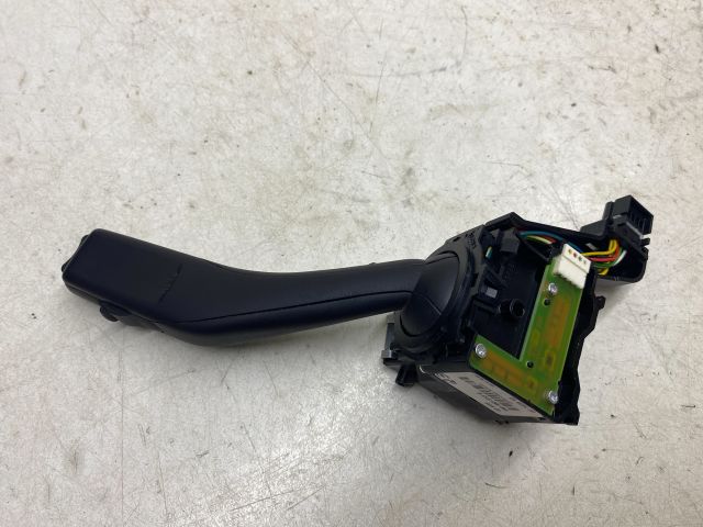 bontott SKODA OCTAVIA II Bal Kormánykapcsoló Irányjelző (Tempomatos)