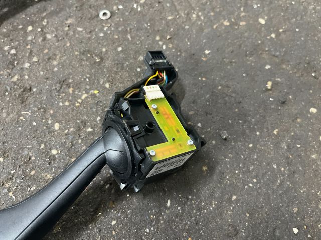 bontott SKODA OCTAVIA II Bal Kormánykapcsoló Irányjelző (Tempomatos)