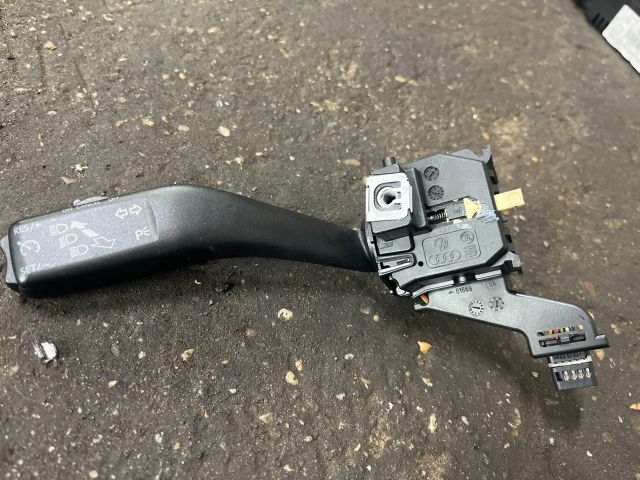 bontott SKODA OCTAVIA II Bal Kormánykapcsoló Irányjelző (Tempomatos)