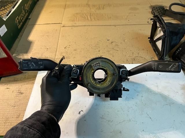 bontott SKODA OCTAVIA II Bal Kormánykapcsoló Irányjelző (Tempomatos)