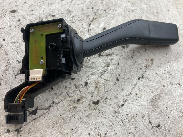 bontott SKODA OCTAVIA II Bal Kormánykapcsoló Irányjelző