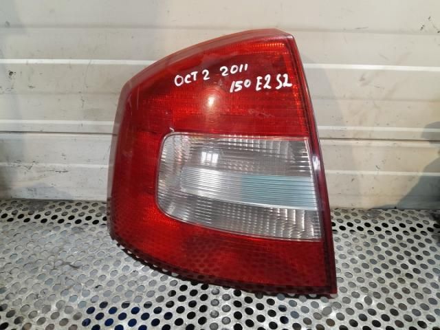 bontott SKODA OCTAVIA II Bal Külső Hátsó Lámpa