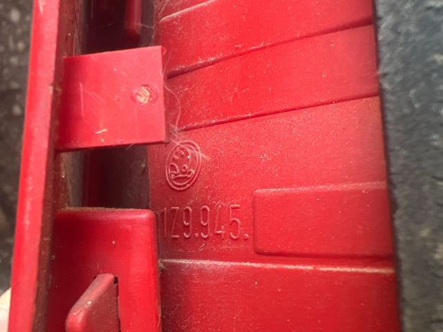 bontott SKODA OCTAVIA II Bal Külső Hátsó Lámpa