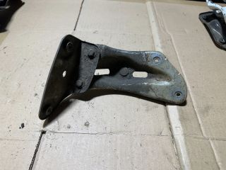 bontott SKODA OCTAVIA II Bal Sárvédő Oldaltartó