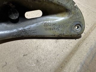 bontott SKODA OCTAVIA II Bal Sárvédő Oldaltartó