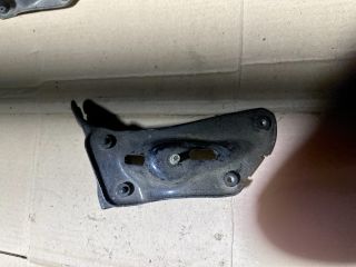 bontott SKODA OCTAVIA II Bal Sárvédő Oldaltartó