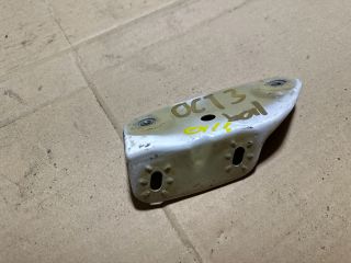 bontott SKODA OCTAVIA II Bal Sárvédő Oldaltartó