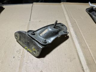 bontott SKODA OCTAVIA II Bal Sárvédő Oldaltartó