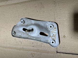 bontott SKODA OCTAVIA II Bal Sárvédő Oldaltartó